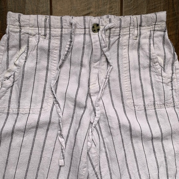 Cropped Linen Bluespice Black White Stripes 23.5” - Picture 2 of 5